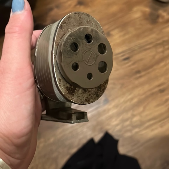 Vtg pencil sharpener - Picture 3 of 6